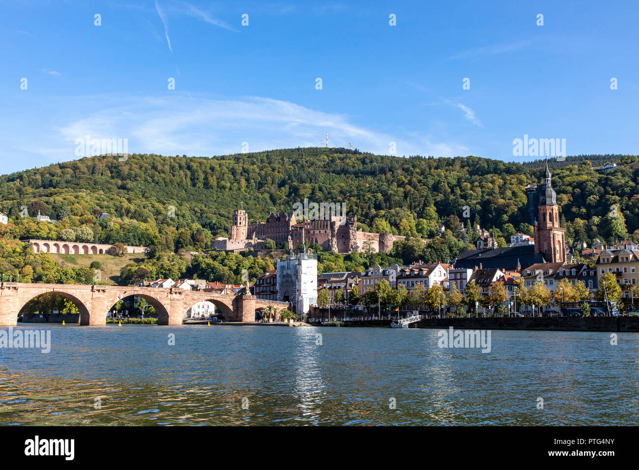 Il Vecchio Ponte sul fiume Neckar, di fronte alla città vecchia di Heidelberg, Castello di Heidelberg, Germania, Foto Stock