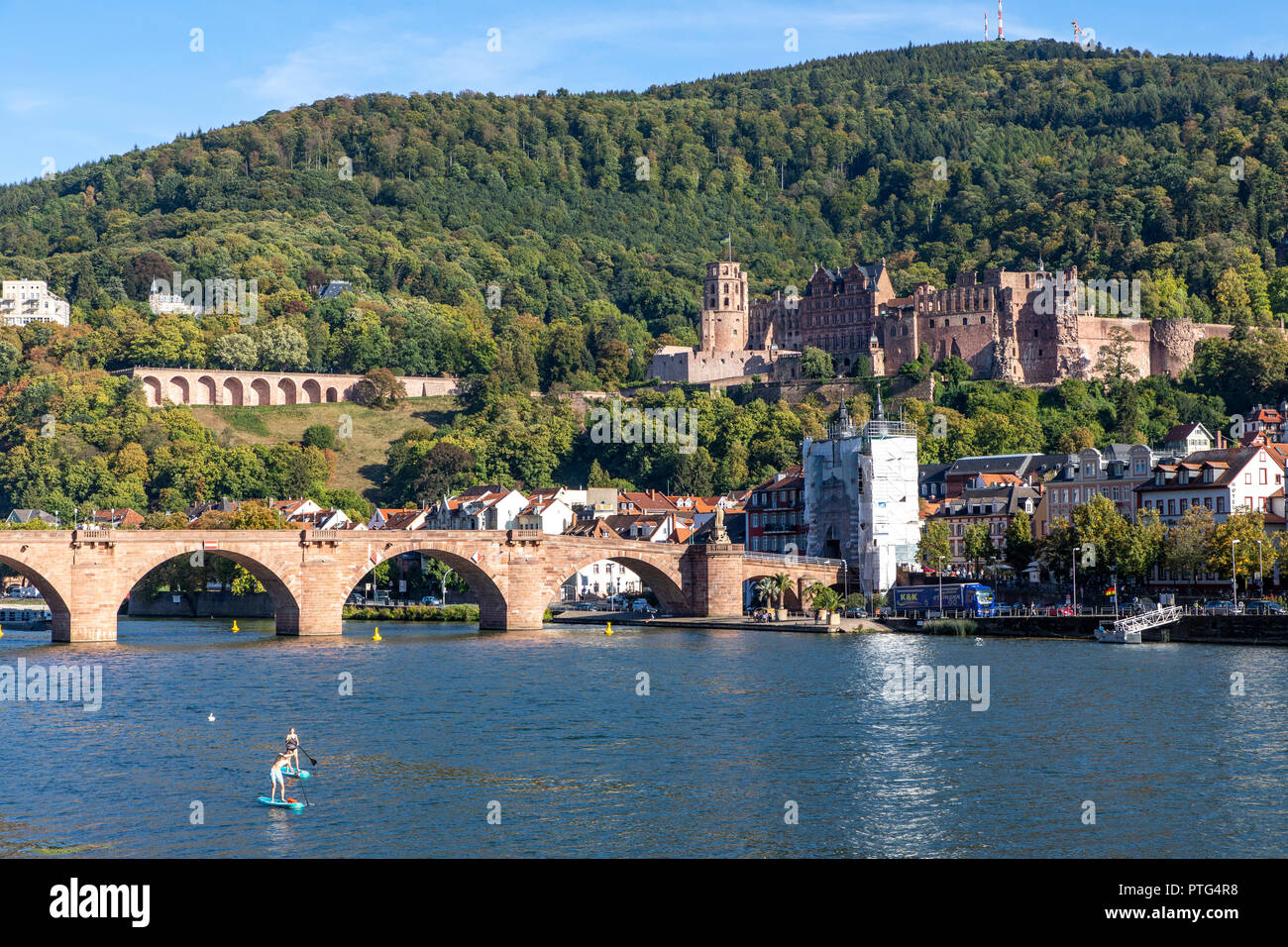 Il Vecchio Ponte sul fiume Neckar, di fronte alla città vecchia di Heidelberg, Castello di Heidelberg, Germania, Foto Stock