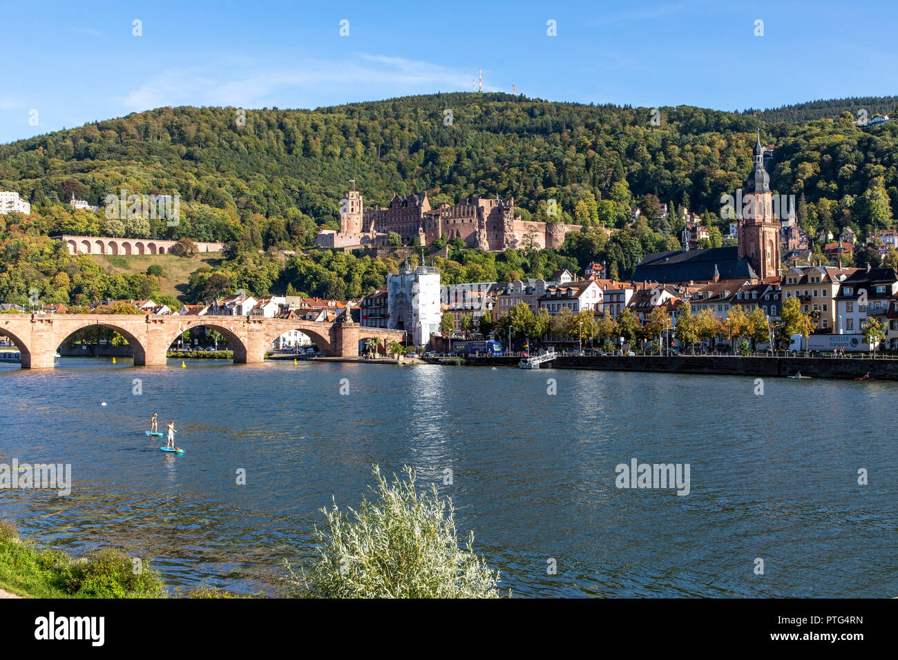 Il Vecchio Ponte sul fiume Neckar, di fronte alla città vecchia di Heidelberg, Castello di Heidelberg, Germania, Foto Stock