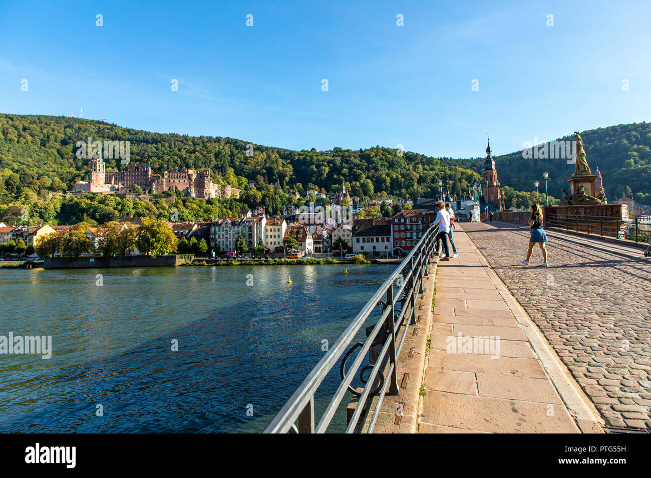 Il Vecchio Ponte sul fiume Neckar, di fronte alla città vecchia di Heidelberg, Castello di Heidelberg, Germania, Foto Stock