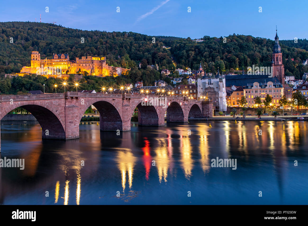 Città vecchia di Heidelberg, Castello di Heidelberg, il Vecchio Ponte sul fiume Neckar, Germania Foto Stock