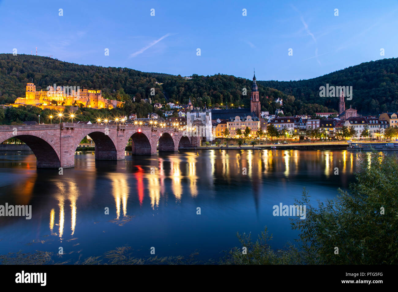 Città vecchia di Heidelberg, Castello di Heidelberg, il Vecchio Ponte sul fiume Neckar, Germania Foto Stock