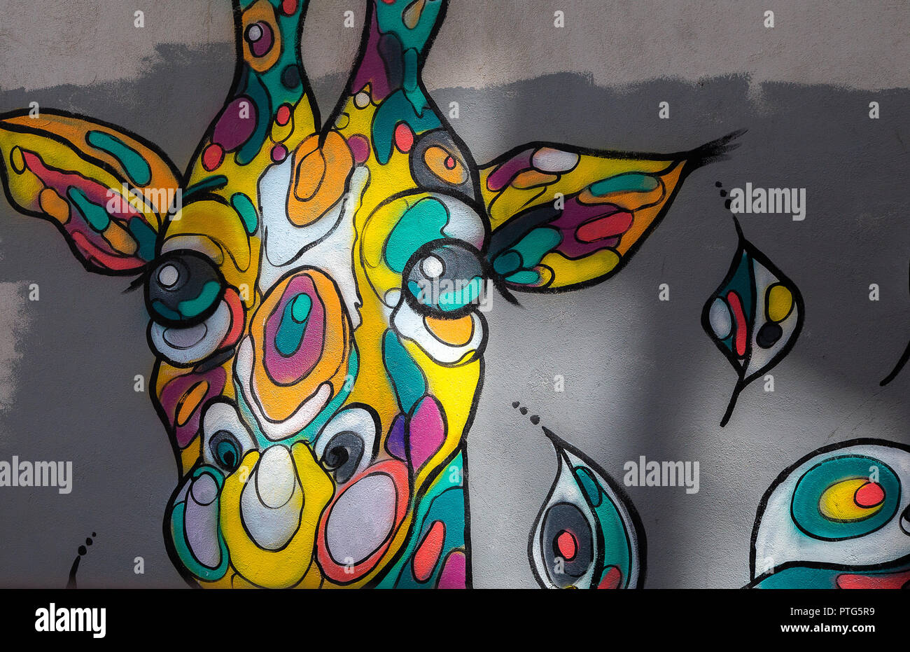 Testa di giraffa graffiti sul muro a Neve Tzedek a Tel Aviv, Israele Foto Stock