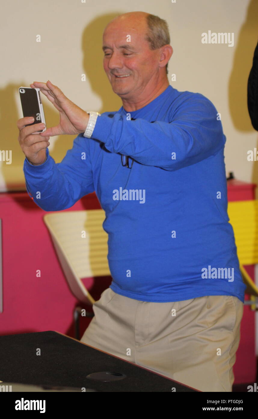 Liverpool,uk stelle dalla onorevole Browns ragazzi frequentano la firma del dvd in bbc merseyside Liverpool credit Ian Fairbrother/Alamy Stock Foto Foto Stock