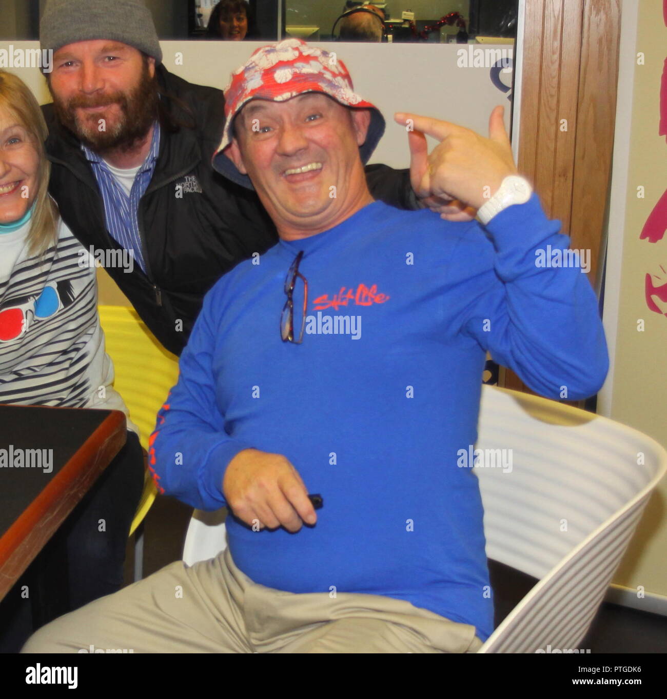 Liverpool,uk stelle dalla onorevole Browns ragazzi frequentano la firma del dvd in bbc merseyside Liverpool credit Ian Fairbrother/Alamy Stock Foto Foto Stock