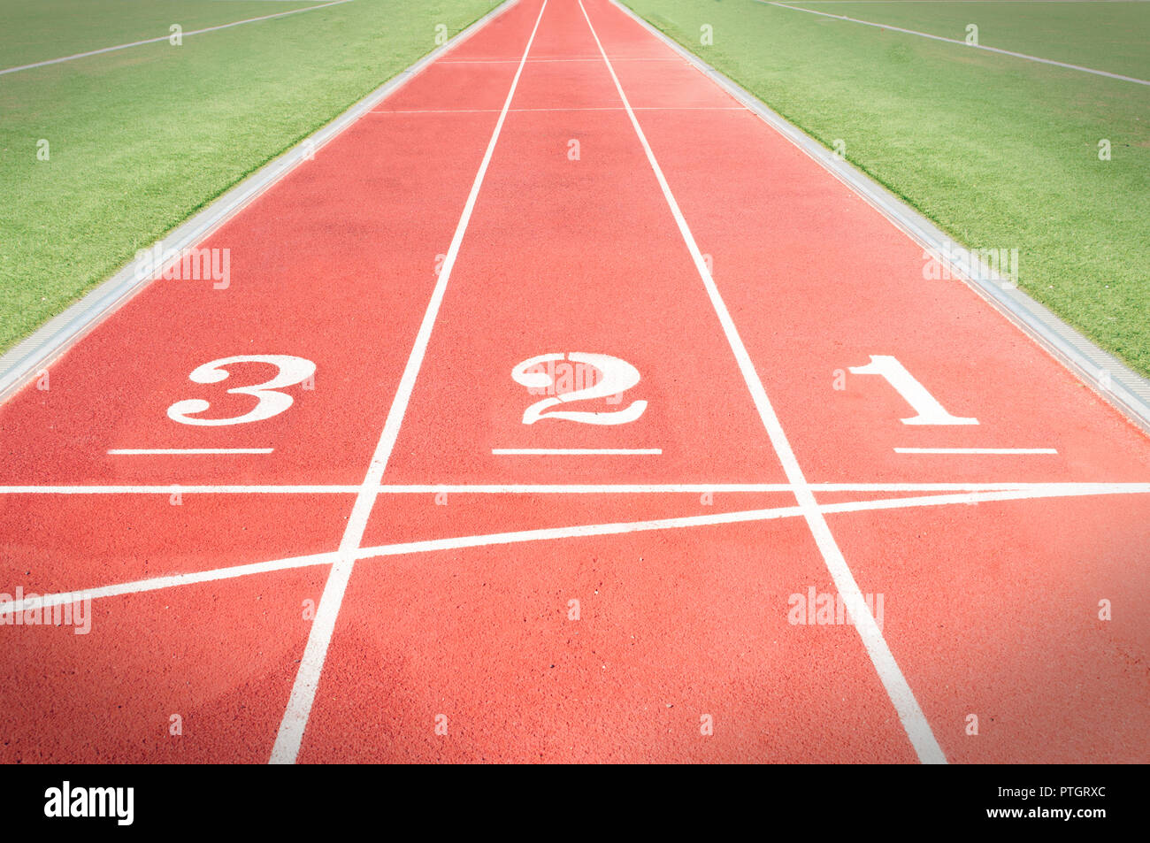 Tre numeri di due e uno su un tartan via di corsa Foto Stock