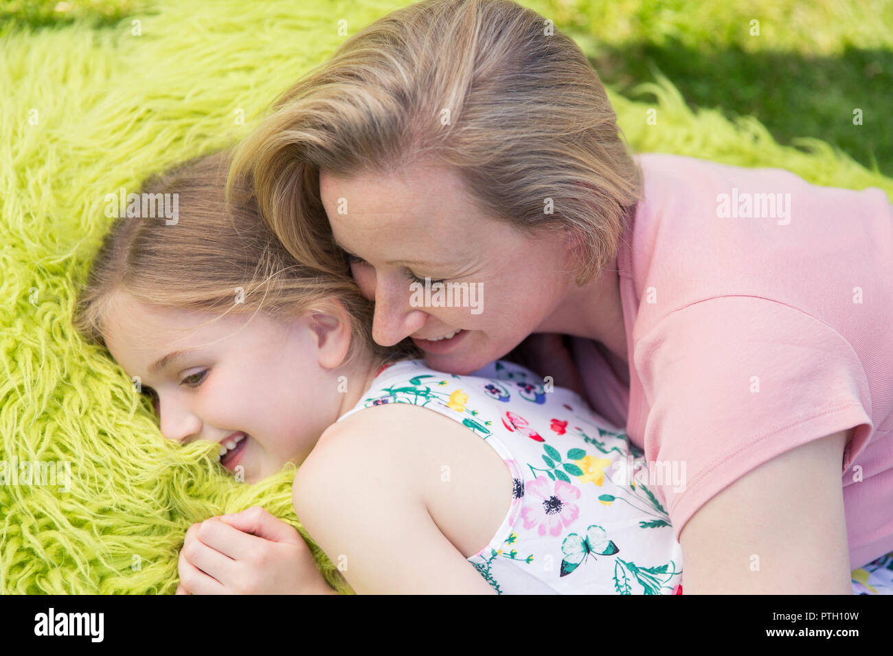 Affettuosa madre e figlia Foto Stock