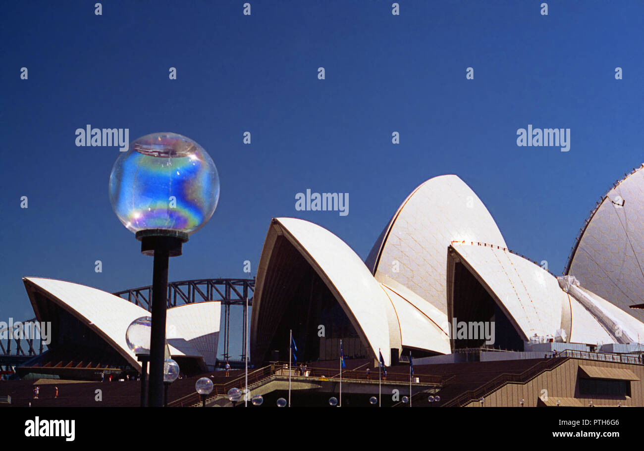 Sydney Opera House e uno scorcio del Ponte del Porto: Bennelong Point, Sydney, NSW, Australia Foto Stock