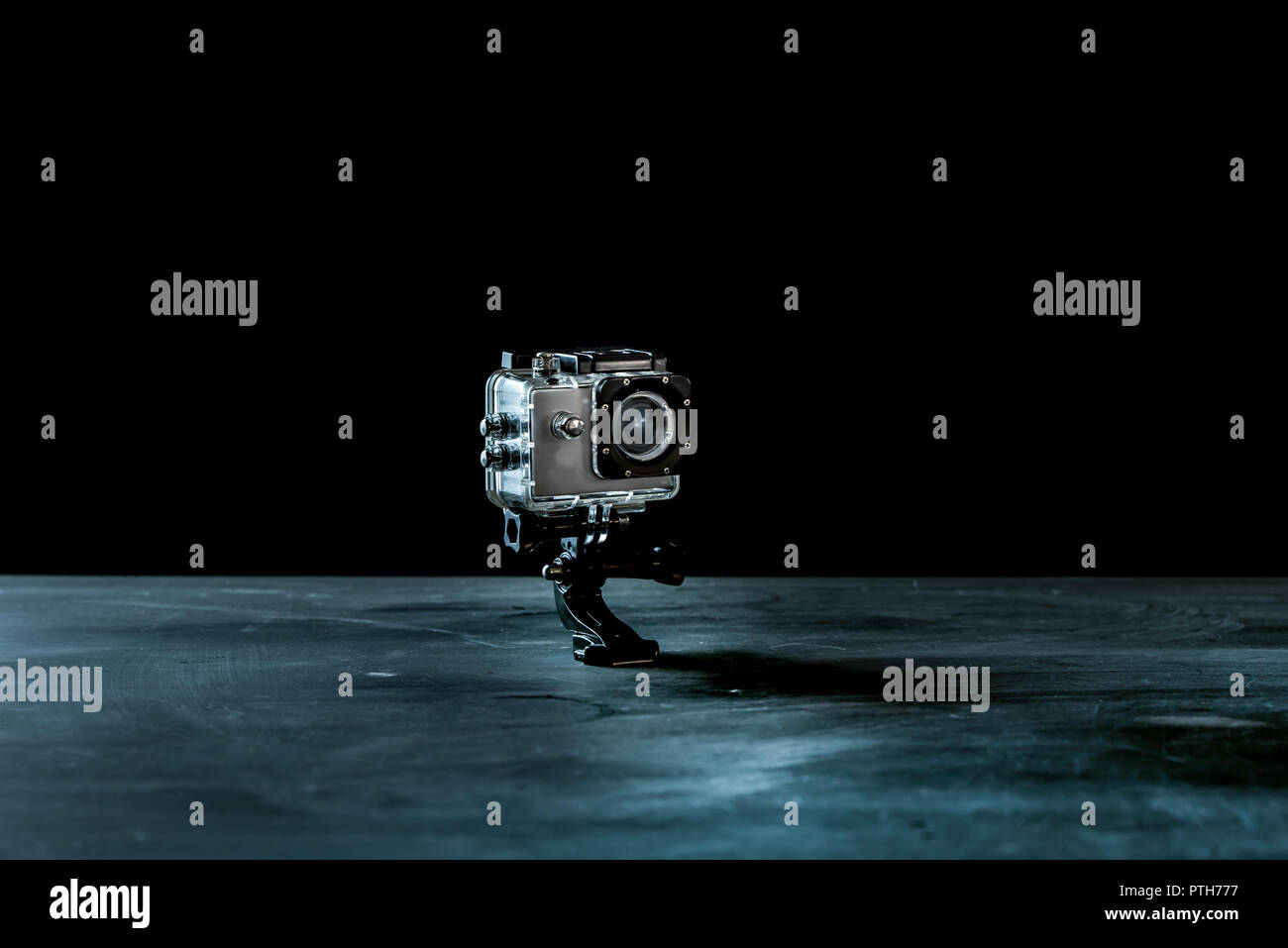 E della protezione degli investimenti movie piccola fotocamera su sfondo scuro Foto Stock