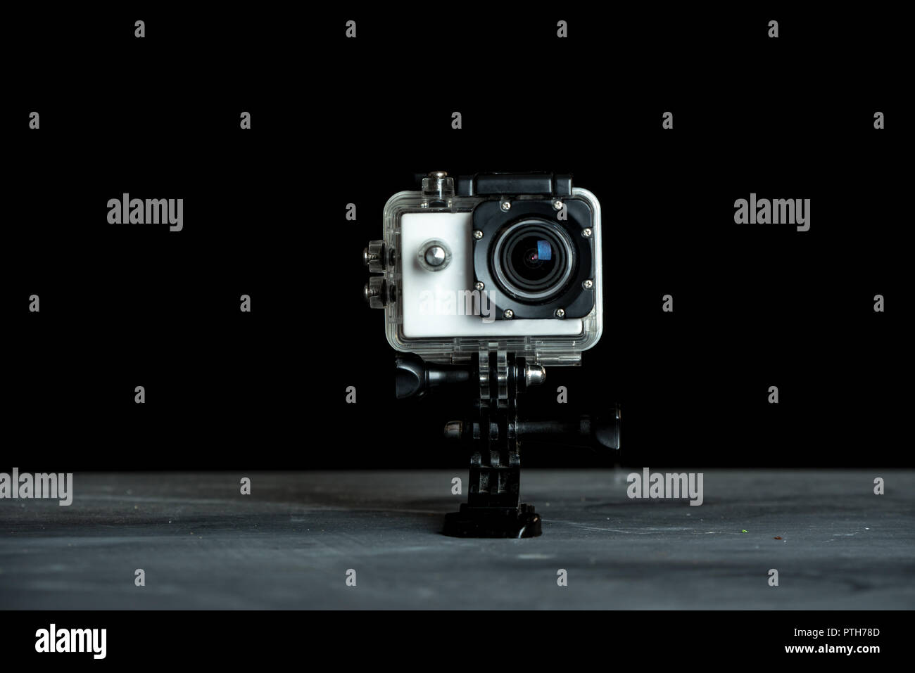 E della protezione degli investimenti movie piccola fotocamera su sfondo scuro Foto Stock