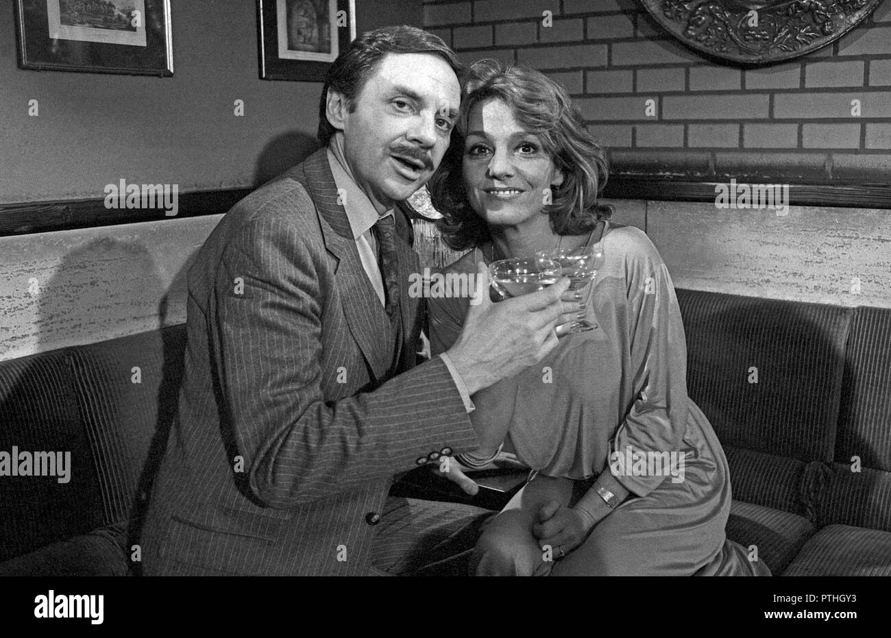 Leute wie Du und ich, Fernsehserie, Deutschland 1980 - 1985, Darsteller: Harald Juhnke, Gaby Gasser Foto Stock