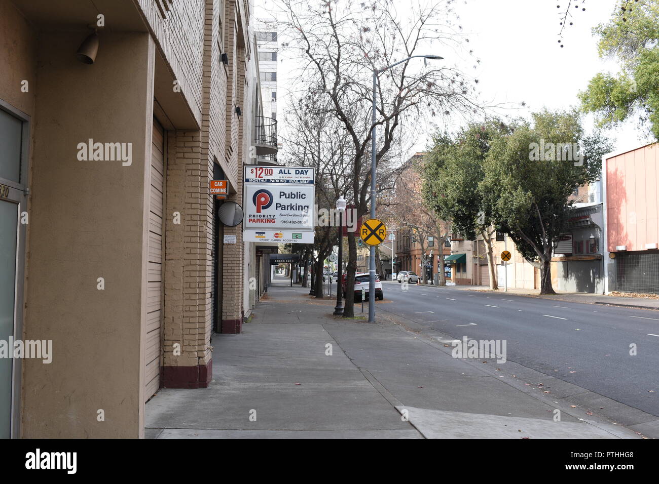 Sacramento J Street sulla mattina tranquilla. Foto Stock