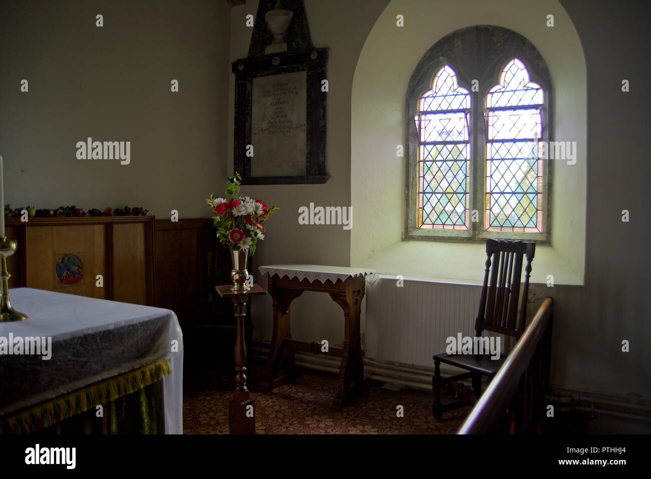 San Seiriol chiesa dell interno, Penmon, Beaumaris, Anglesey, Galles del Nord, Regno Unito Foto Stock