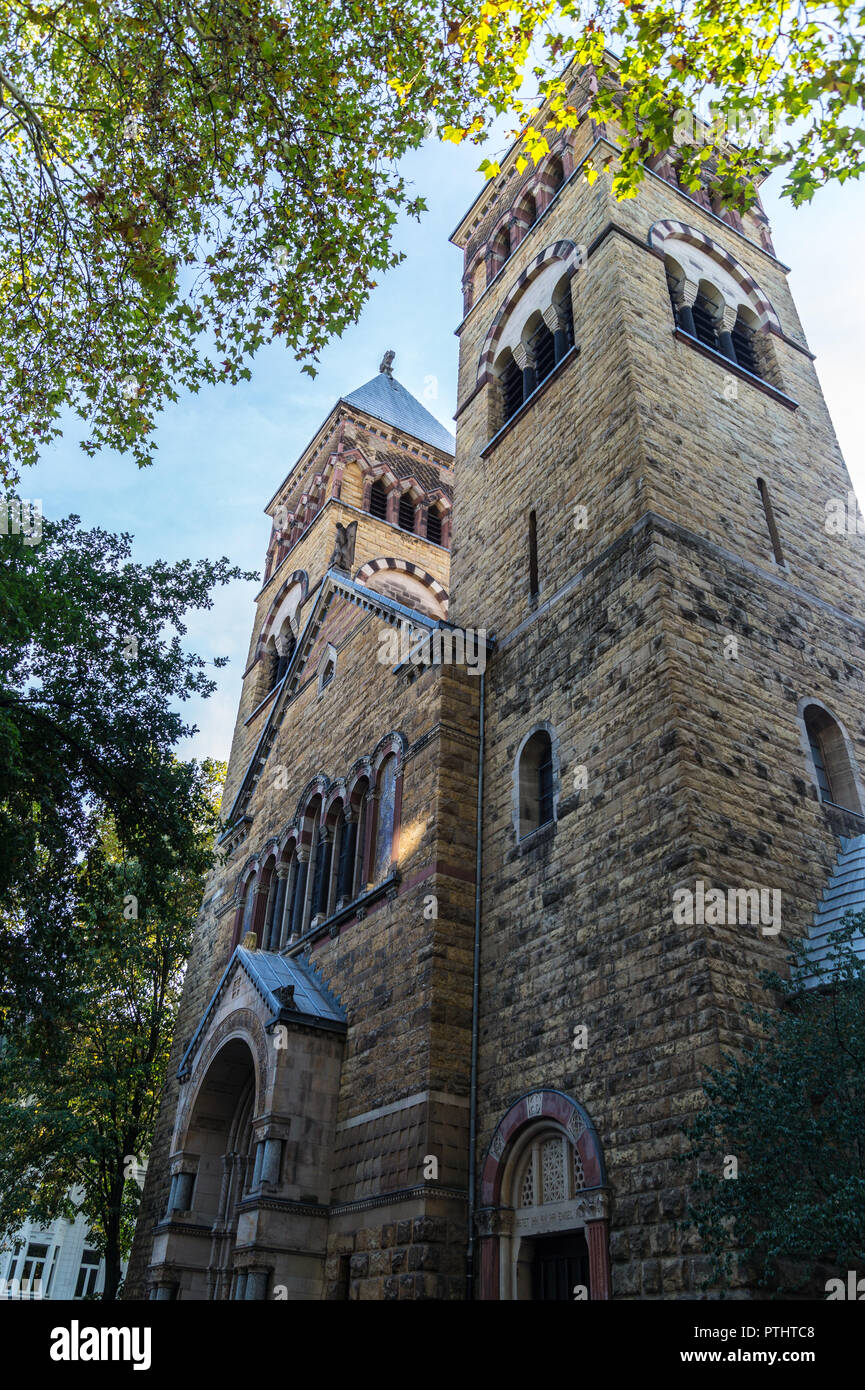La chiesa cattolica di San Michele, neo-romanica storicista stile architettonico, 1902-6, Brusseler Platz, Köln, Renania settentrionale-Vestfalia, Germania Foto Stock