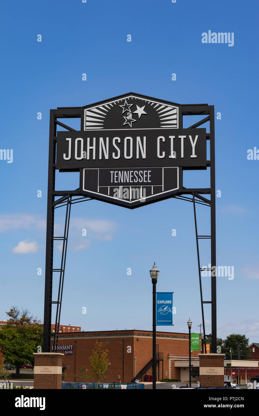 Segno di grandi dimensioni nel centro di proclamare "Johnson City, Tennessee". Foto Stock