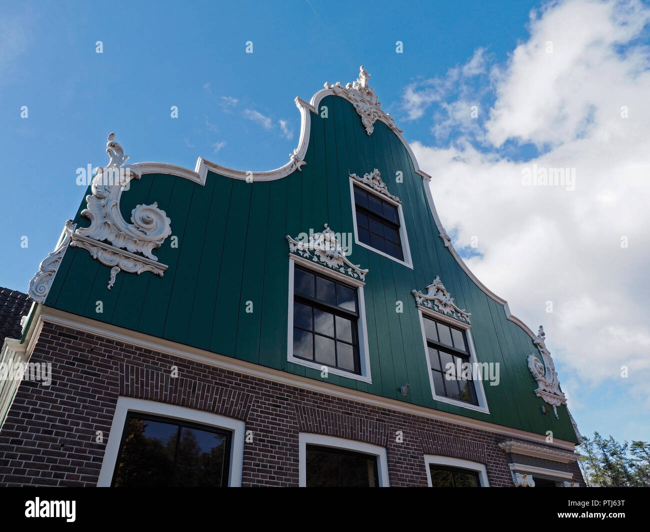 Tipico Zaanse Schans costruzione in legno dettagli, fotografata nel museo a cielo aperto in Arnhem, Paesi Bassi Foto Stock