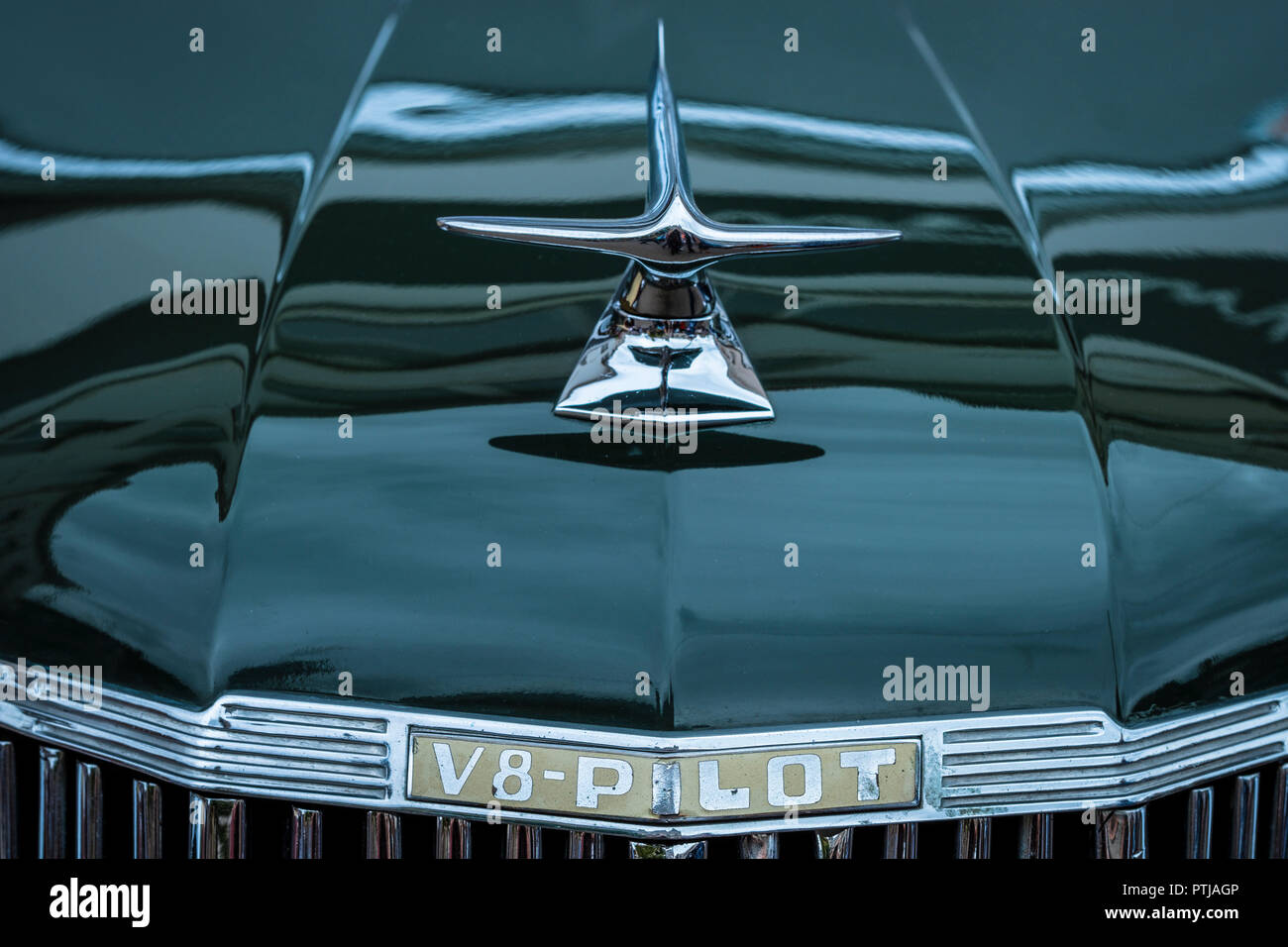 Ford V8 Pilot saloon mascotte e logo. Foto Stock