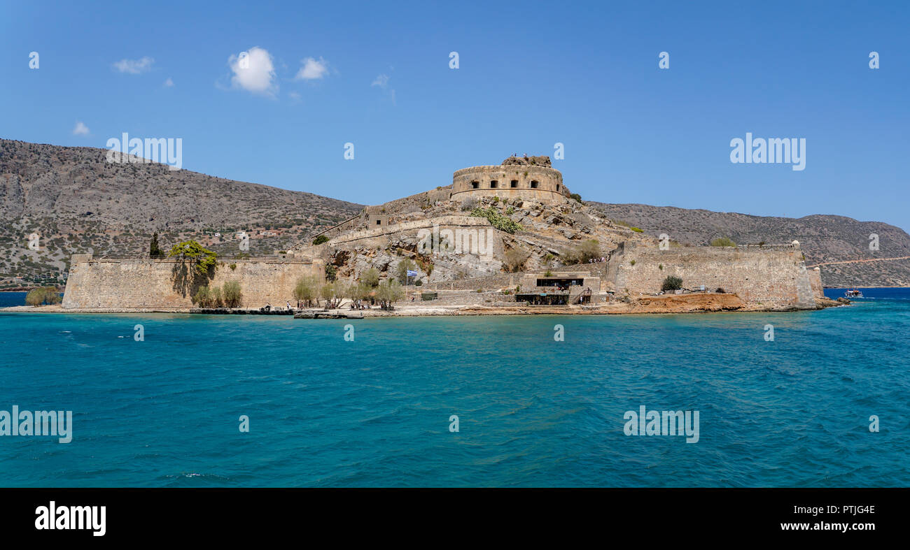 Spinalonga, Creta (Grecia). Costruita come una fortezza militare da soldati Genovese, l'isola è stata una lebbrosi comunità per alcuni degli ultimi secoli. Foto Stock