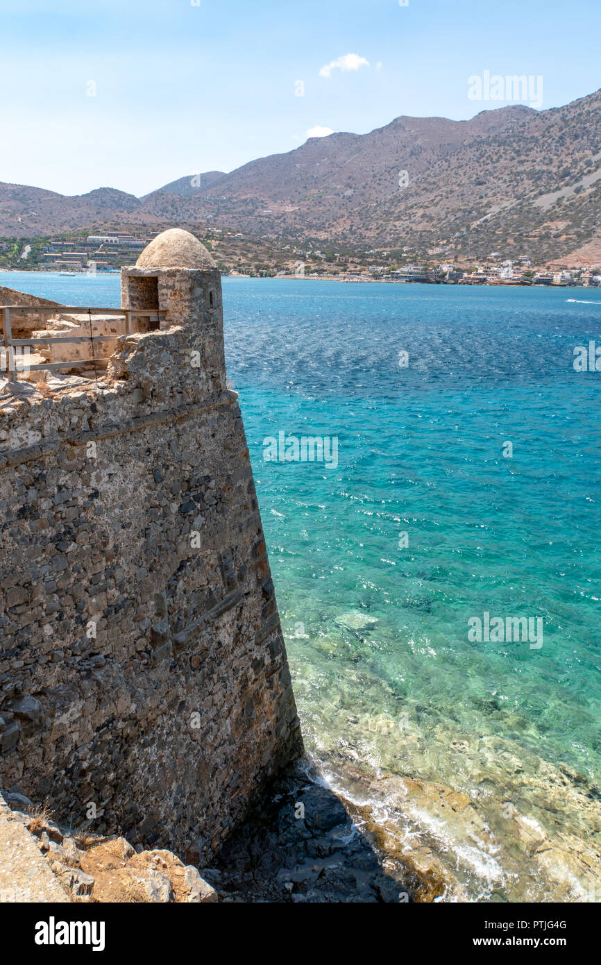 Spinalonga, Creta (Grecia). Costruita come una fortezza militare da soldati Genovese, l'isola è stata una lebbrosi comunità per alcuni degli ultimi secoli. Foto Stock