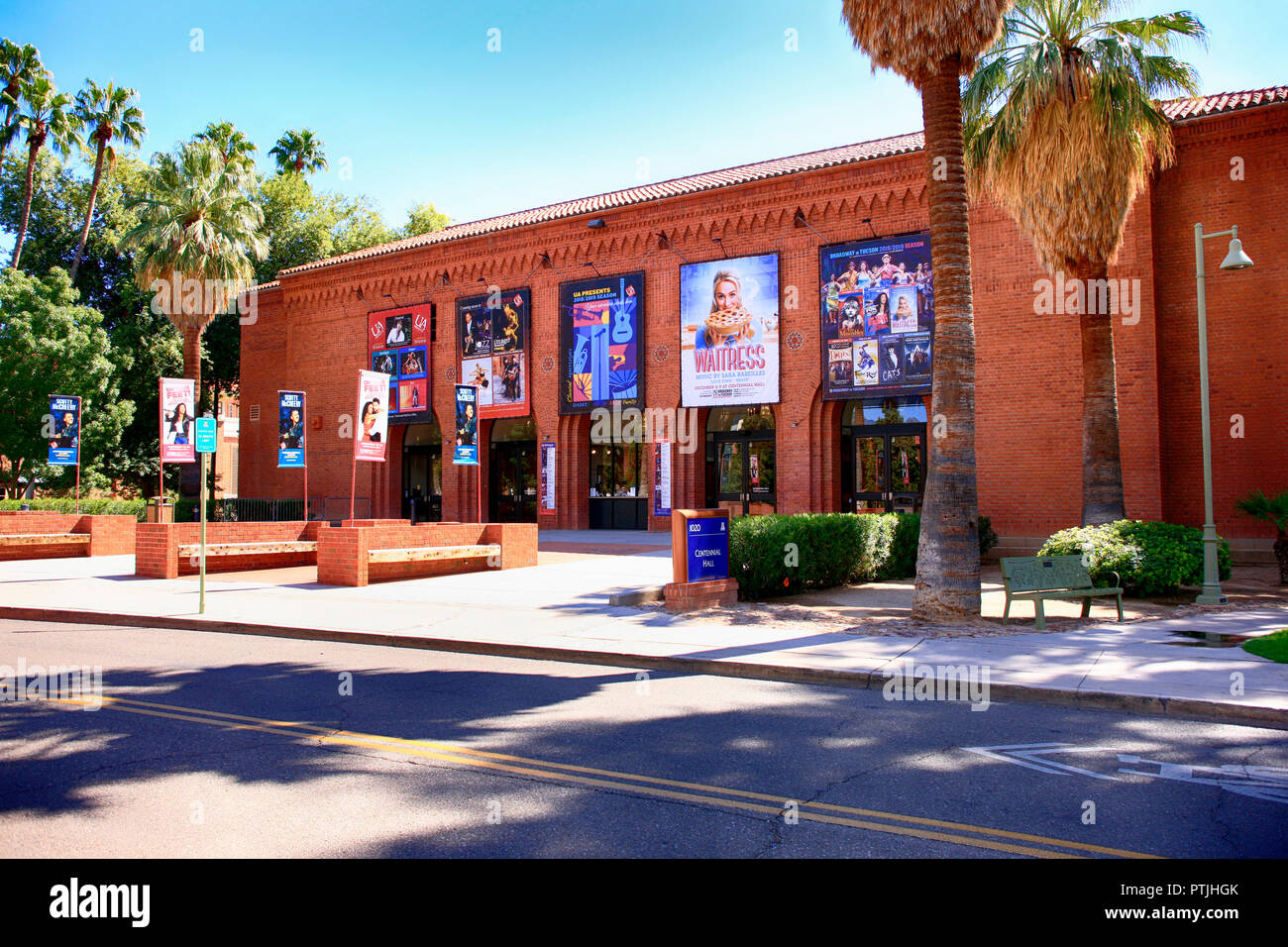 Al di fuori della Sala del Centenario University of Arizona edifico in E University Blvd, Tucson AZ Foto Stock