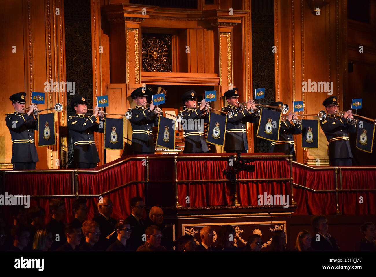 Le fanfare Team della banda della Royal Air Force eseguire al Classic FM dal vivo presso la Royal Albert Hall di Londra. Foto Stock