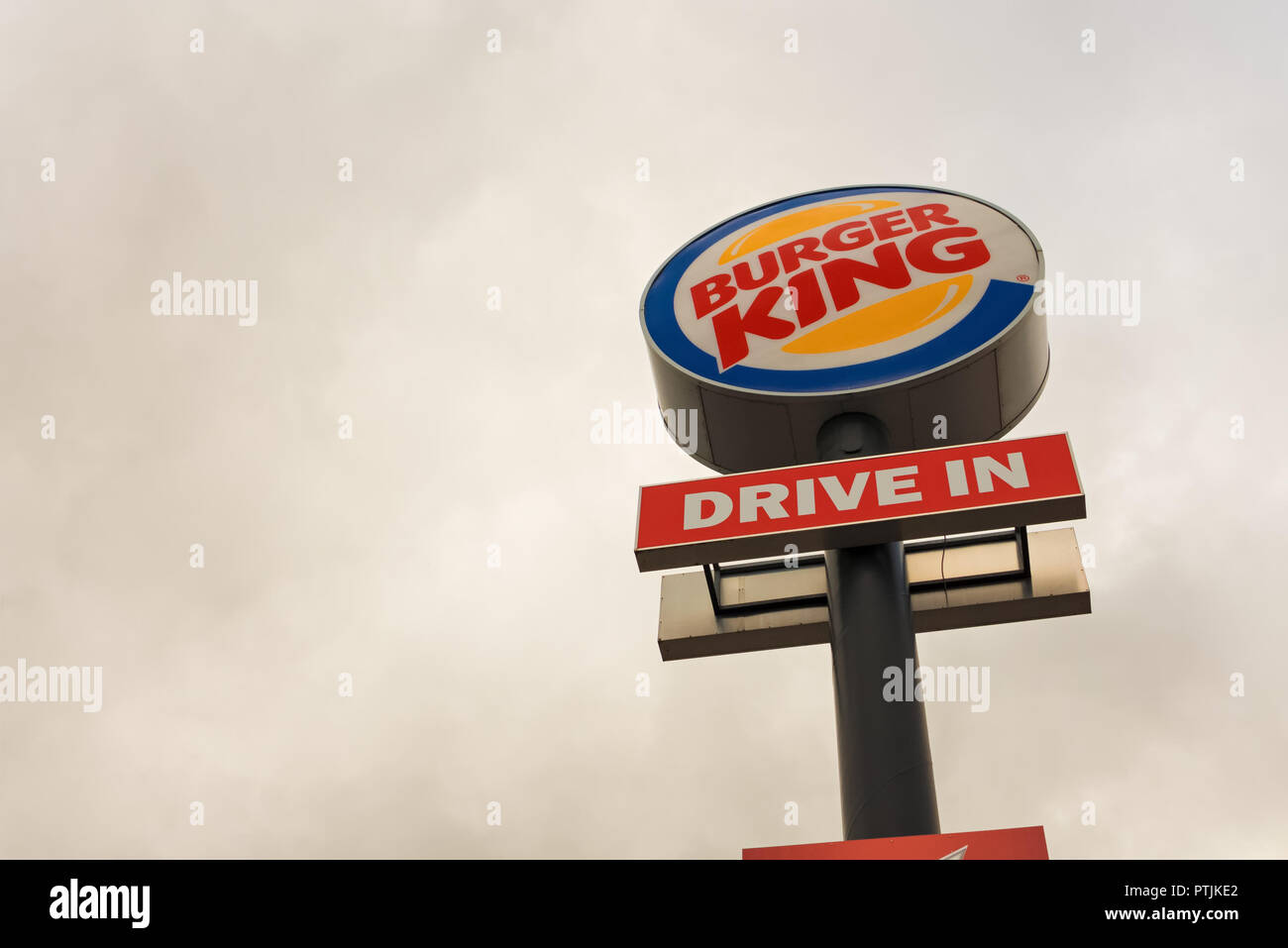 BOEBLINGEN,Germania - gennaio 21,2018: Herrenberger Strasse Questo è il segno di Burger King,che ha un ristorante in questa strada.Burger King è un worldw Foto Stock