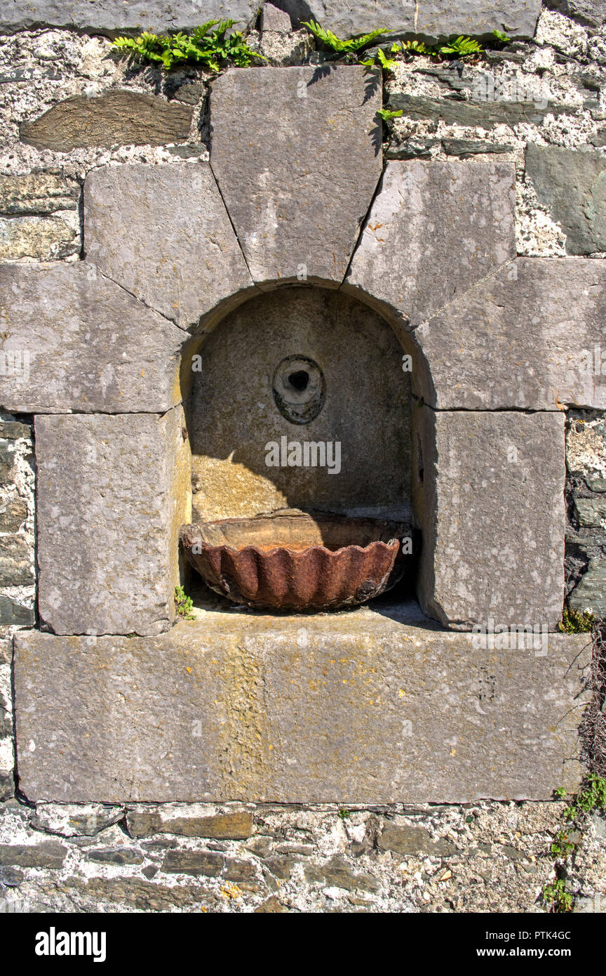 Prima di acqua di impianto di filodiffusione divenne la norma fontane pubbliche come questo potrebbe essere trovato nelle città e nei villaggi Foto Stock