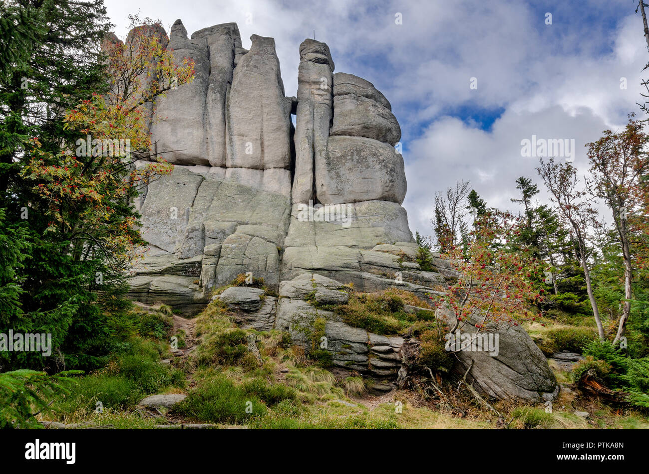 Pielgrzymy (Ger. Dreisteine) formazione di roccia, Karkonosze (Monti dei Giganti) mountain range. Polonia, Bassa Slesia provincia. Foto Stock