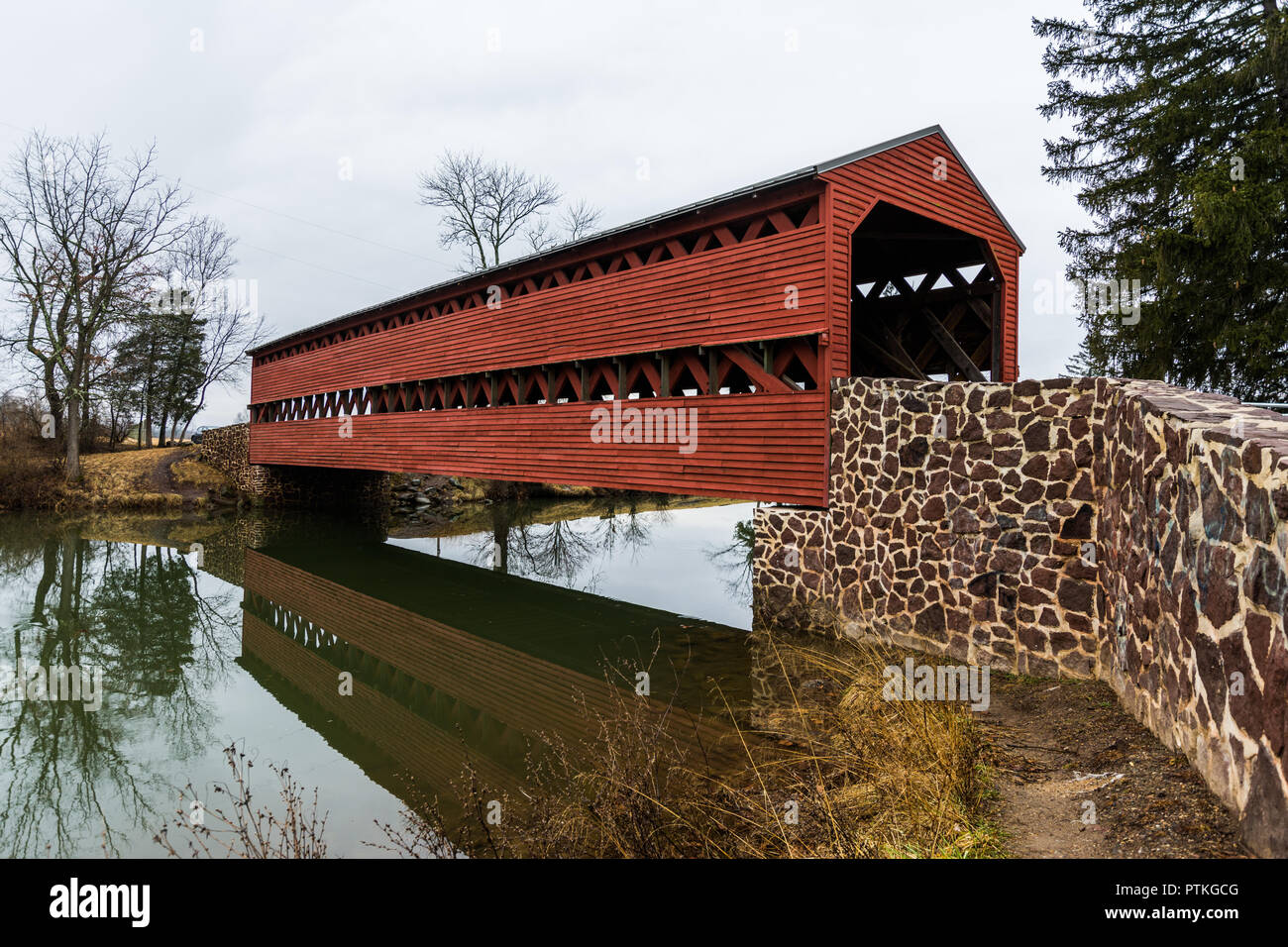 Sachs ponte coperto in Gettysburg, Pennsylvania su un Moody giorno.. Foto Stock