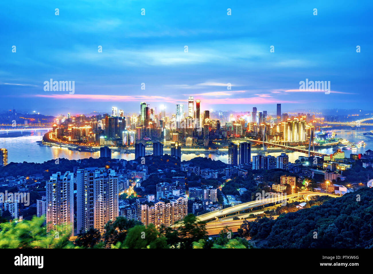 Vista aerea dello skyline della città, Chongqing, la Cina. Foto Stock