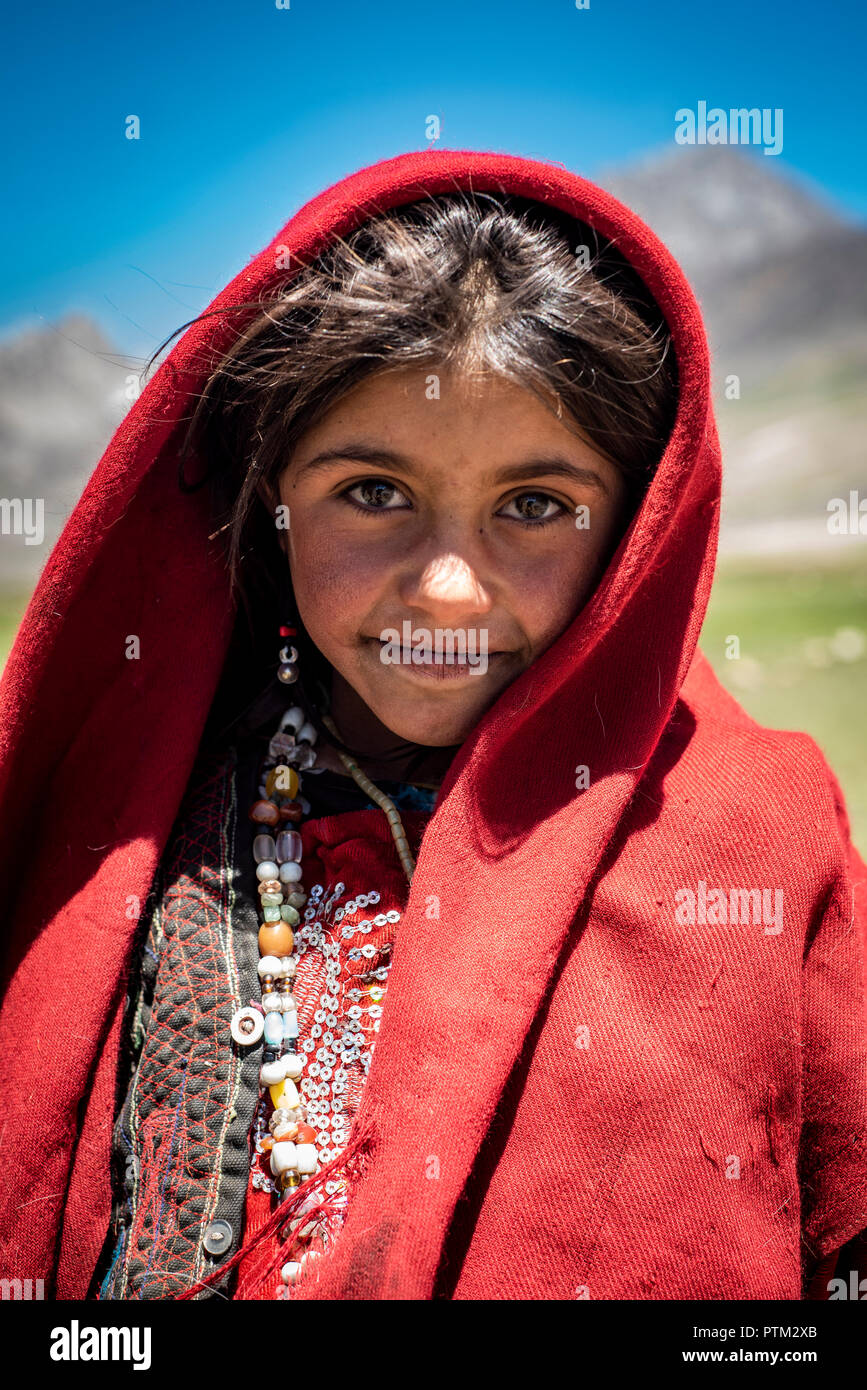 Una giovane ragazza Wakhi da un insediamento remoto nel Wakhan corridoio dell'Afghanistan. Foto Stock