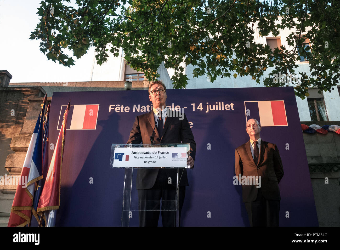 Belgrado, Serbia - Luglio 14, 2018: Aleksandar Vucic, Presidente della Repubblica di Serbia in piedi e fare un discorso presso la sede dell' ambasciata di Francia con French Embassador Fred Foto Stock