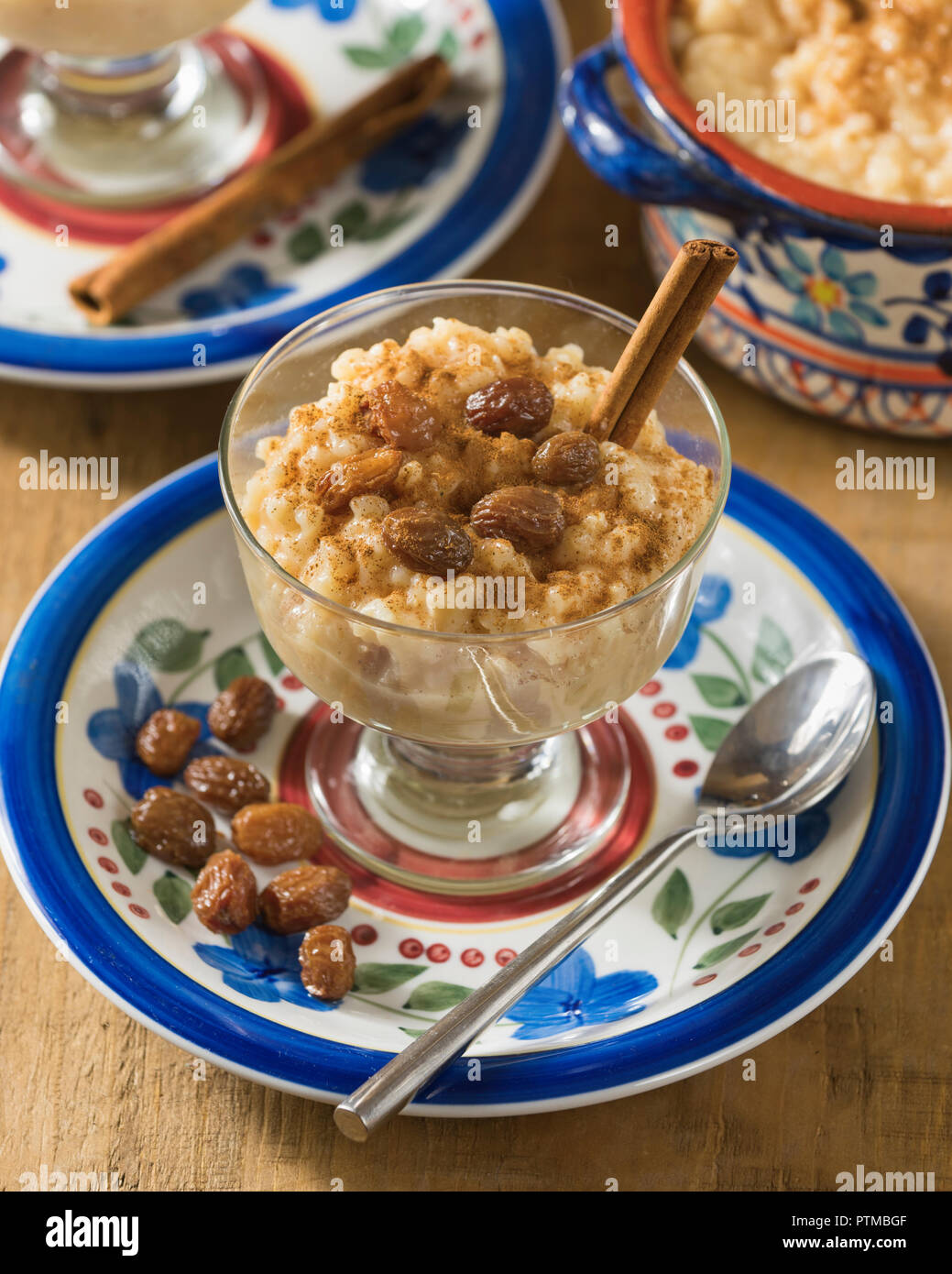Arroz con leche. La cannella budino di riso. Dessert ispanica Foto Stock
