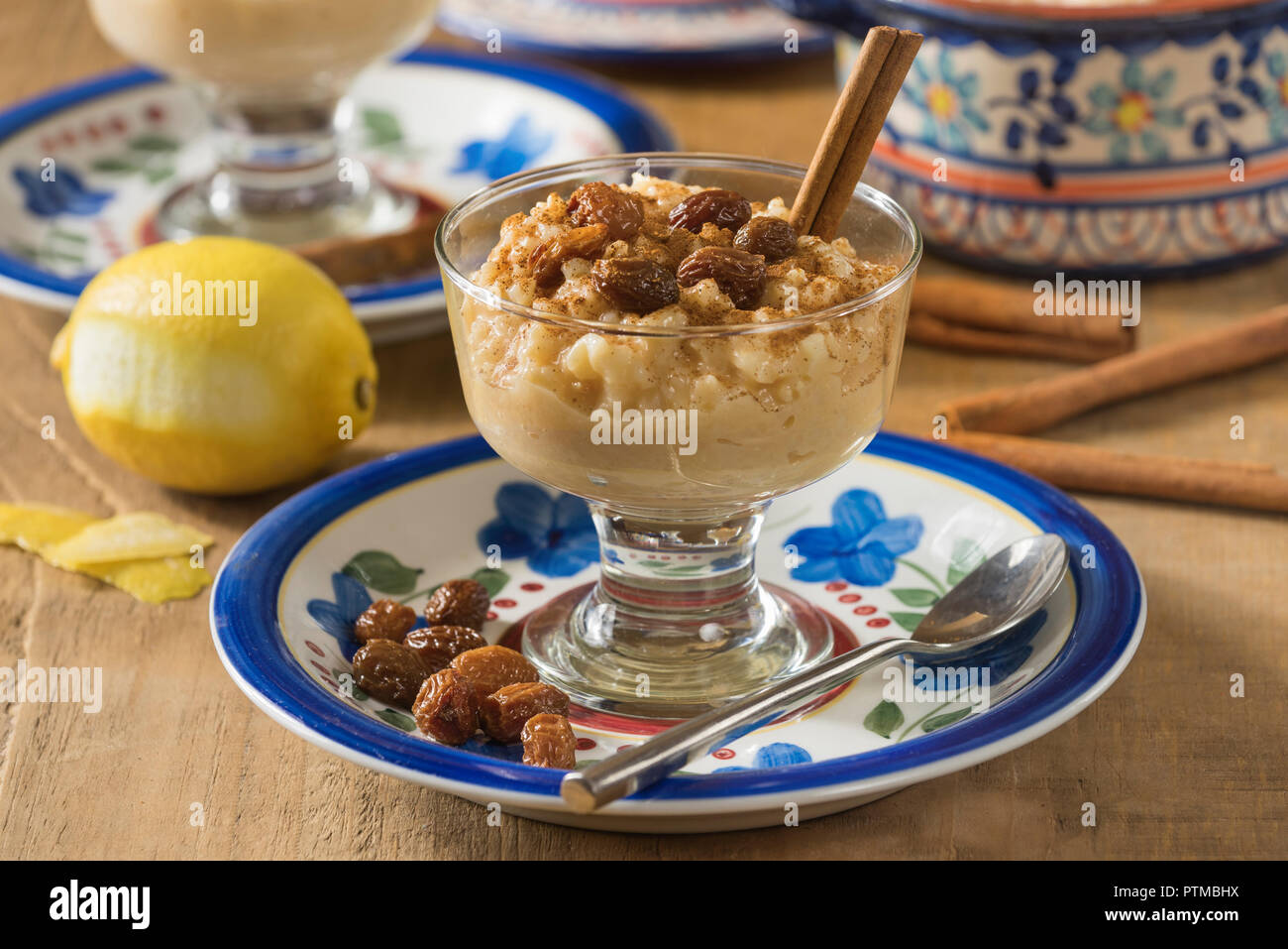 Arroz con leche. La cannella budino di riso. Dessert ispanica Foto Stock