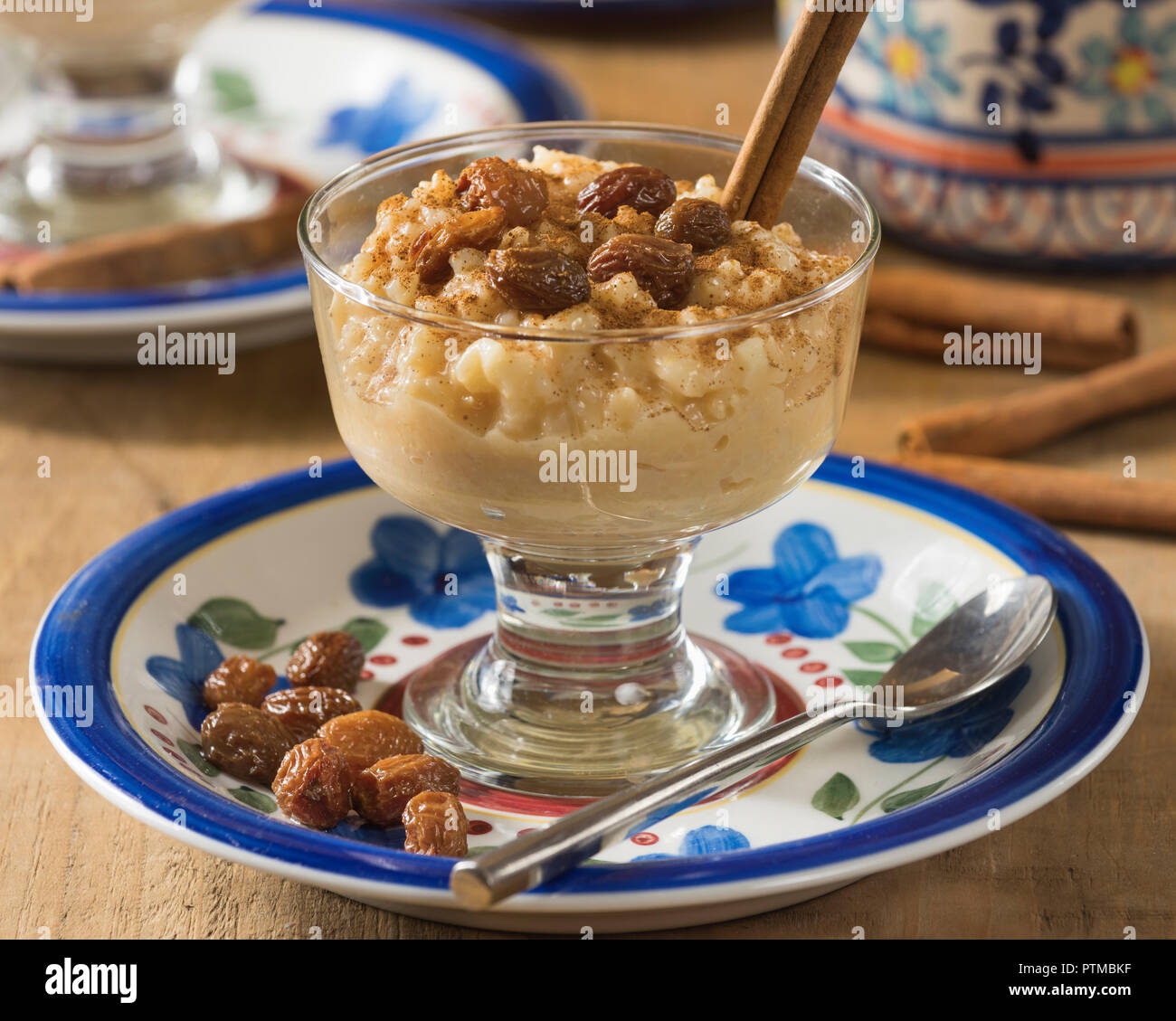 Arroz con leche. La cannella budino di riso. Dessert ispanica Foto Stock