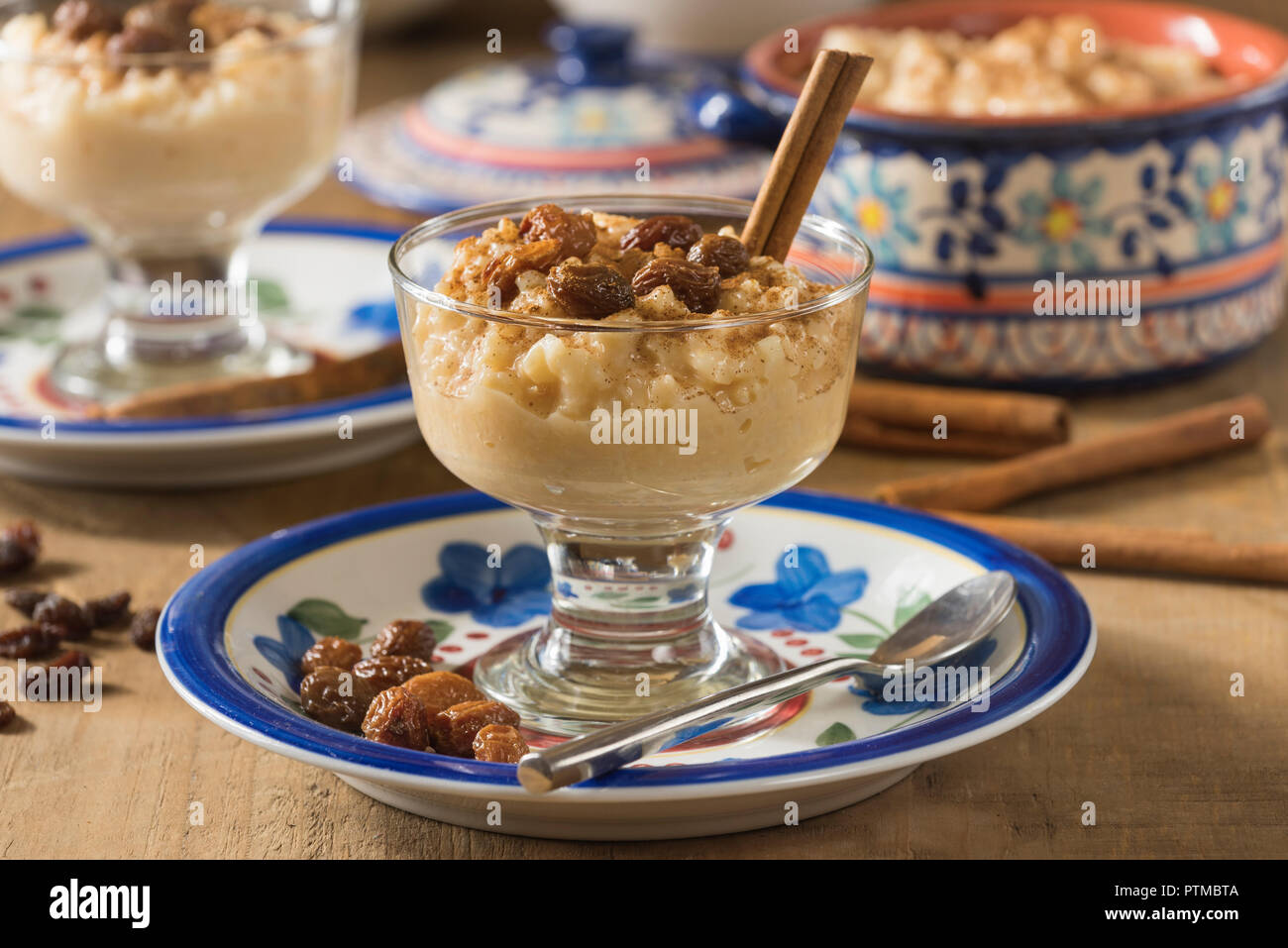Arroz con leche. La cannella budino di riso. Dessert ispanica Foto Stock