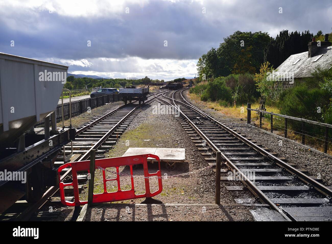 Broomhill, Scotland, Regno Unito. Un mainline via e schierandosi di Strathspey ferrovia che giunzioni attraverso le Highlands scozzesi. Foto Stock
