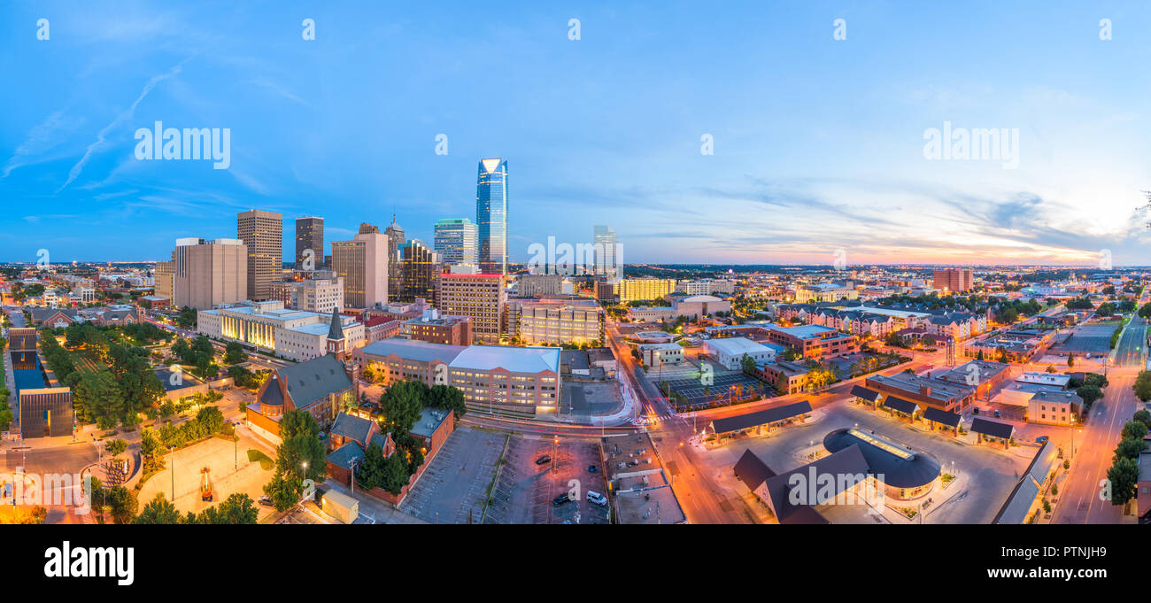 Oklahoma City, Oklahoma, Stati Uniti d'America skyline del centro al crepuscolo. Foto Stock