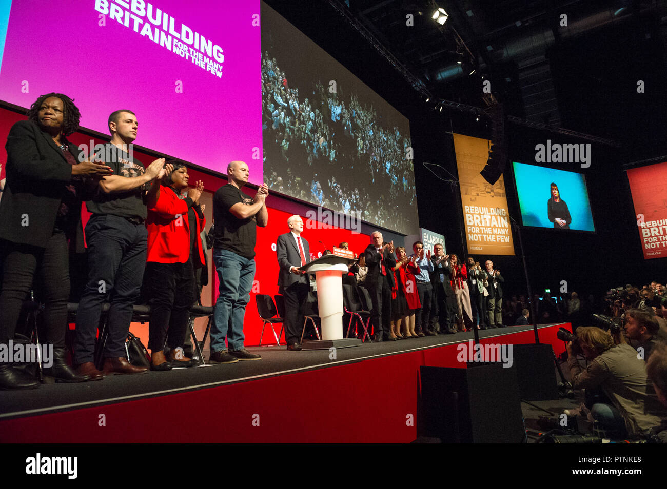 Jeremy Corbyn, leader del partito laburista dando il suo discorso leader al termine del partito laburista Conferenza annuale 2018, Liverpool. Foto Stock