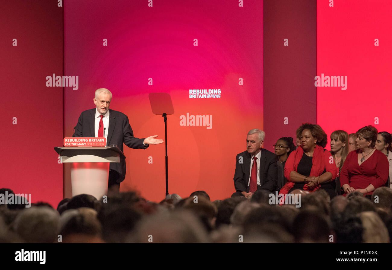 Jeremy Corbyn, leader del partito laburista dando il suo discorso leader al termine del partito laburista Conferenza annuale 2018, Liverpool. Foto Stock