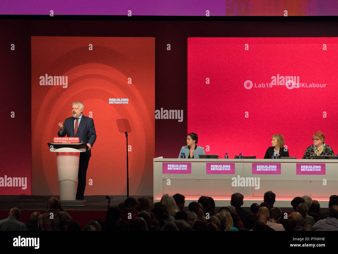 Carwyn Jones A.M., Primo Ministro del Galles parlando sulla relazione del Galles e il suo ultimo al Partito laburista Conferenza annuale 2018. Foto Stock