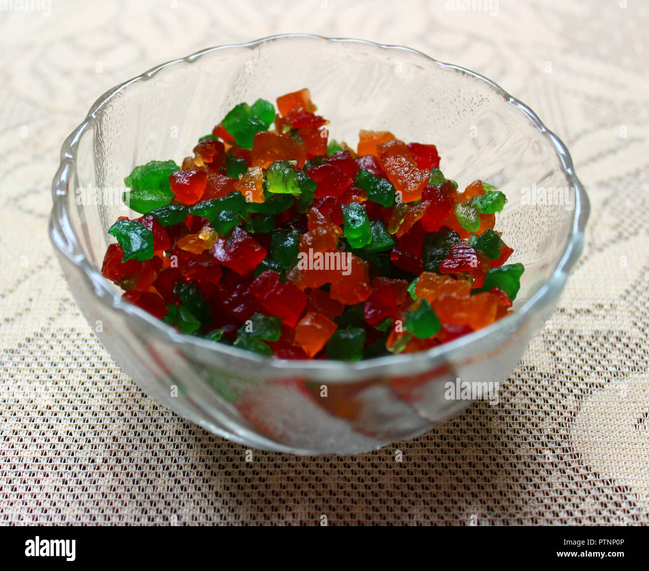 Tutti colorati frutti in una vaschetta trasparente Foto Stock