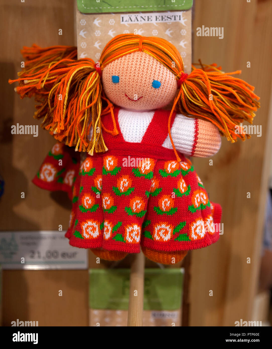 Maglia tradizionale bambole in vendita nel negozio di Tallinn 2 Foto Stock