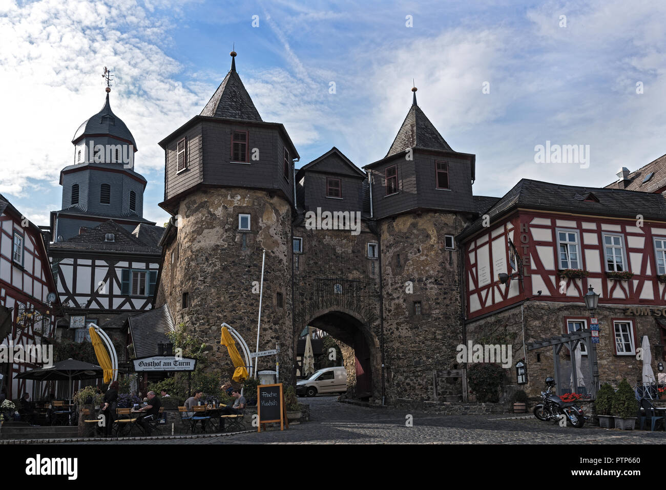 Il castello medievale di braunfels su un vertice di basalto. Foto Stock