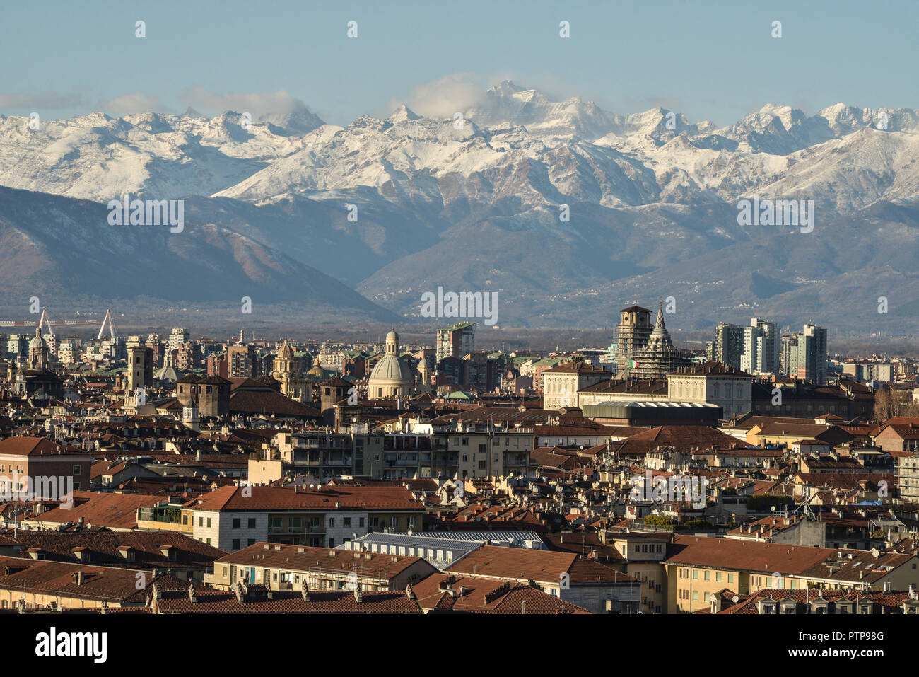 L Italia Torino Panoramica Della Città E Sullo Sfondo Le Alpi Dal L Italia Torino Panoramica Della Città E Sullo Sfondo Le Alpi Dal