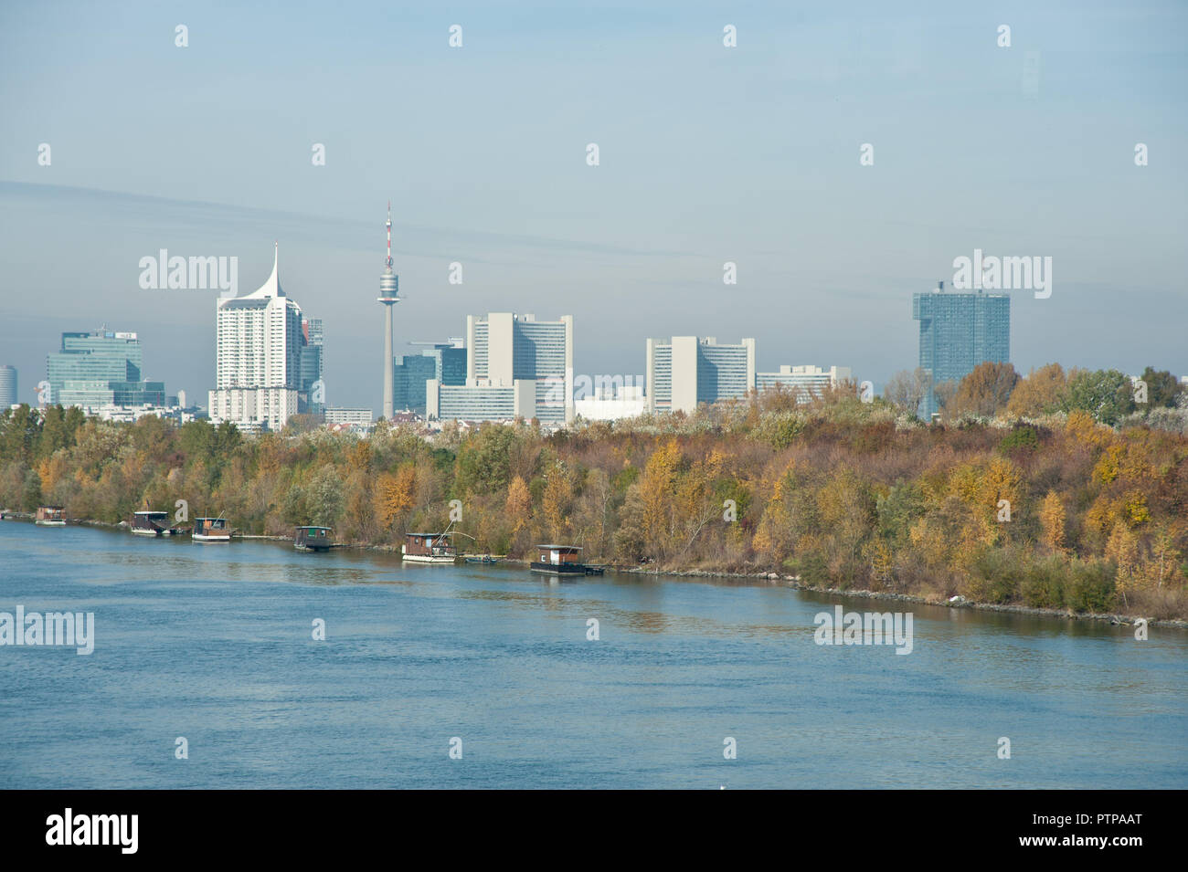 Wien, moderne Architektur an der Donau - Vienna, architettura moderna Foto Stock