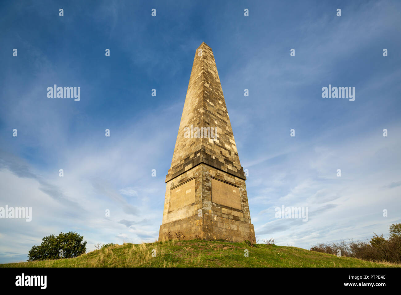L'Obelisco a Eastnor Castle Estate, Malvern Hills, Herefordshire, Inghilterra Foto Stock