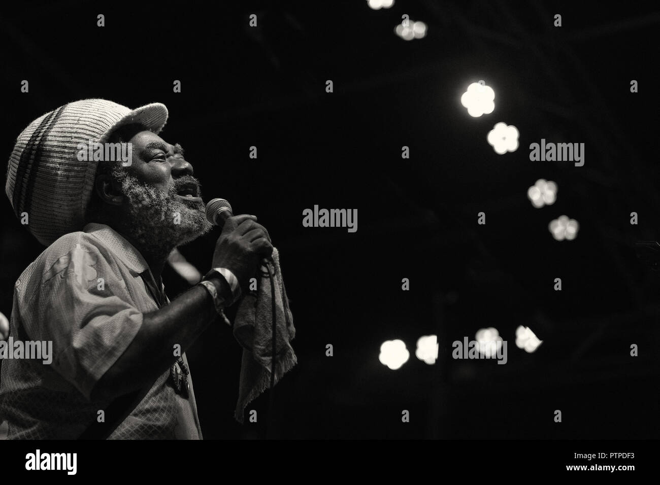 Reggae cantante Johnny Clarke a pressione tropicale festival 2018. Foto Stock