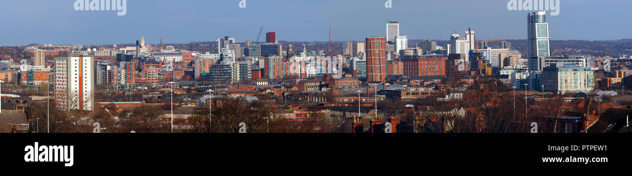 Leeds crescente skyline panorama , da Beeston Foto Stock