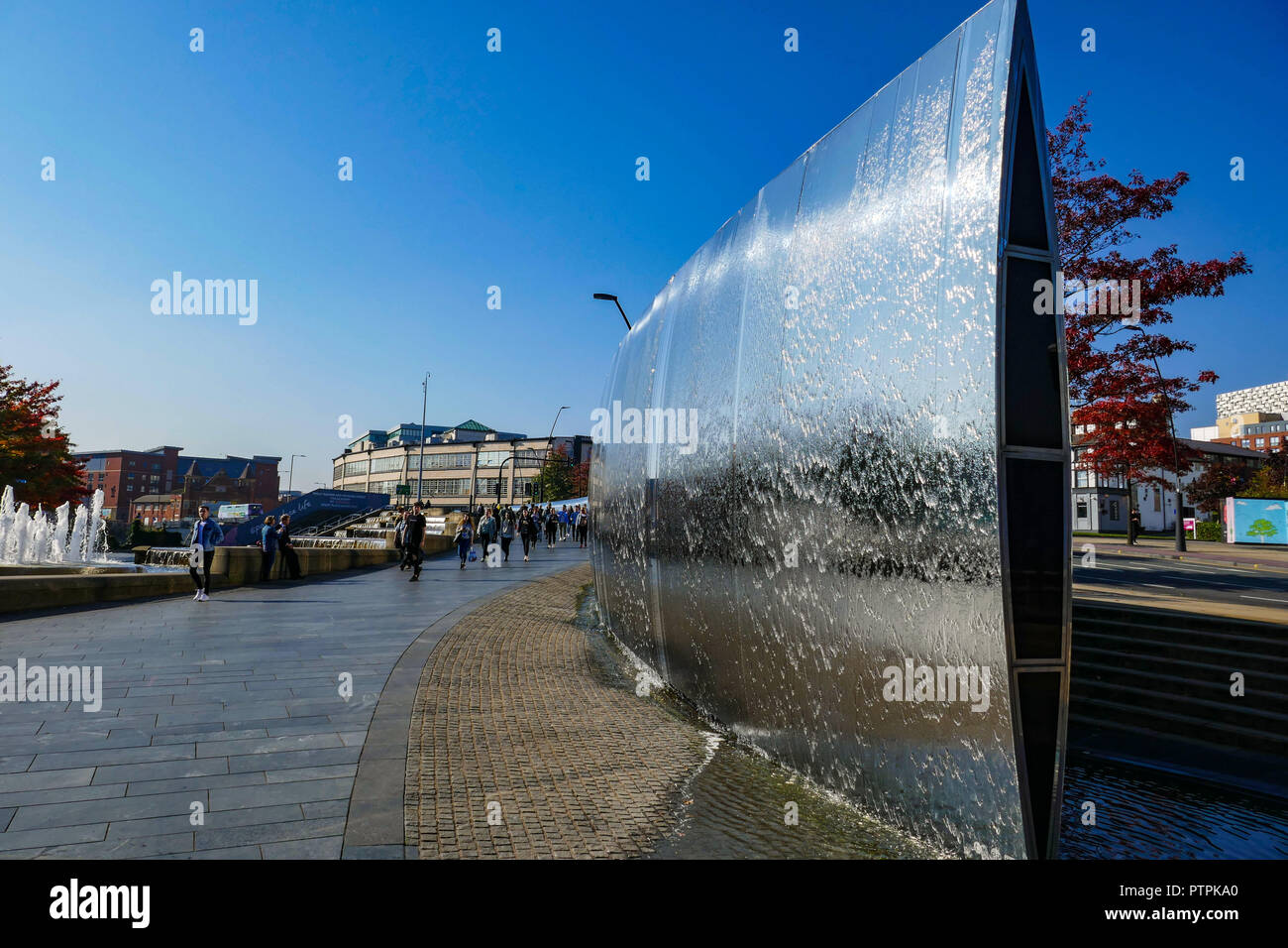 Soleggiata giornata autunnale a Sheffield Mildand stazione ferroviaria, Sheffield South Yorkshire, Inghilterra, Regno Unito Foto Stock